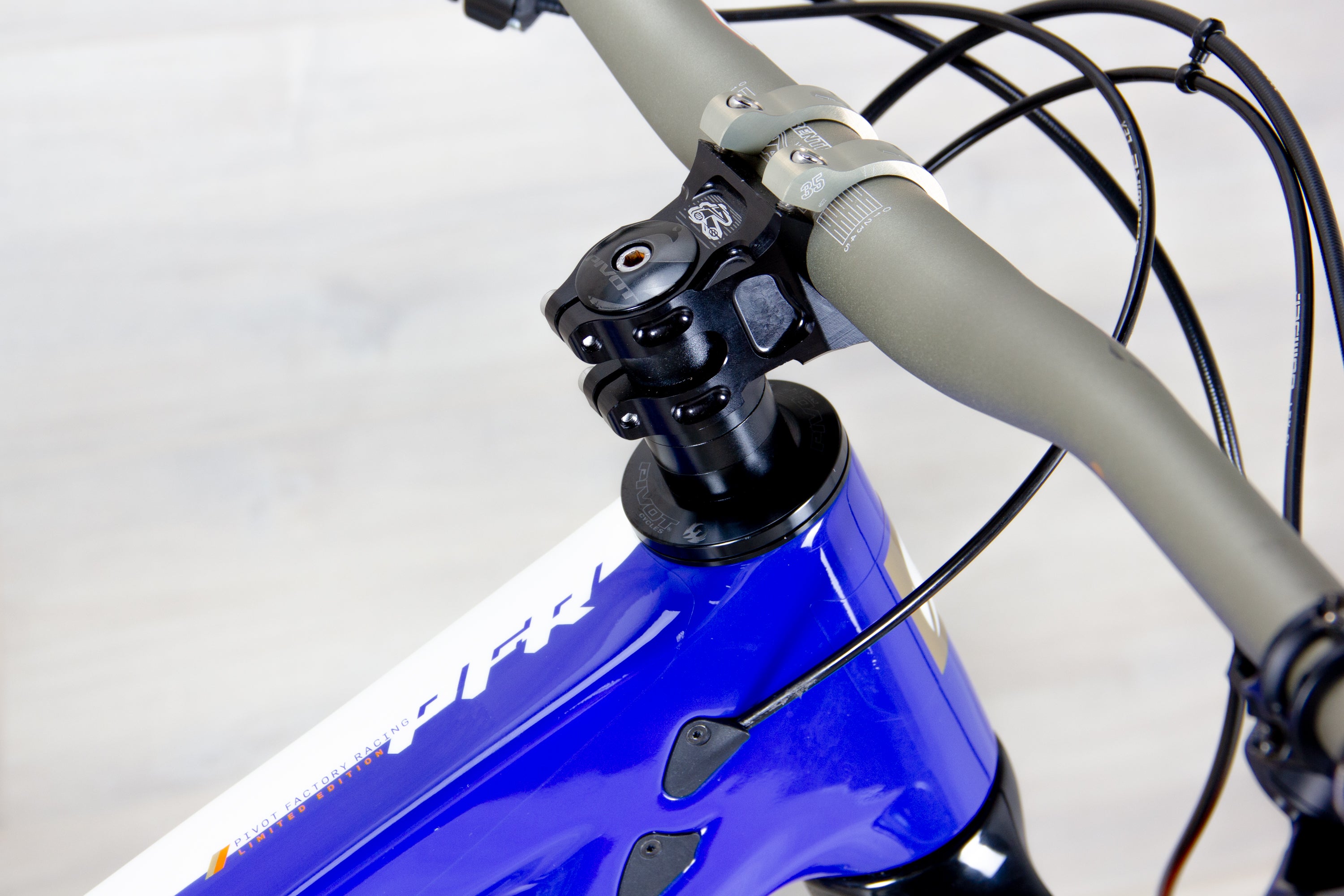 Pivot Firebird Pro XT/XTR Bike PFR Limited Edition - 2024, Large