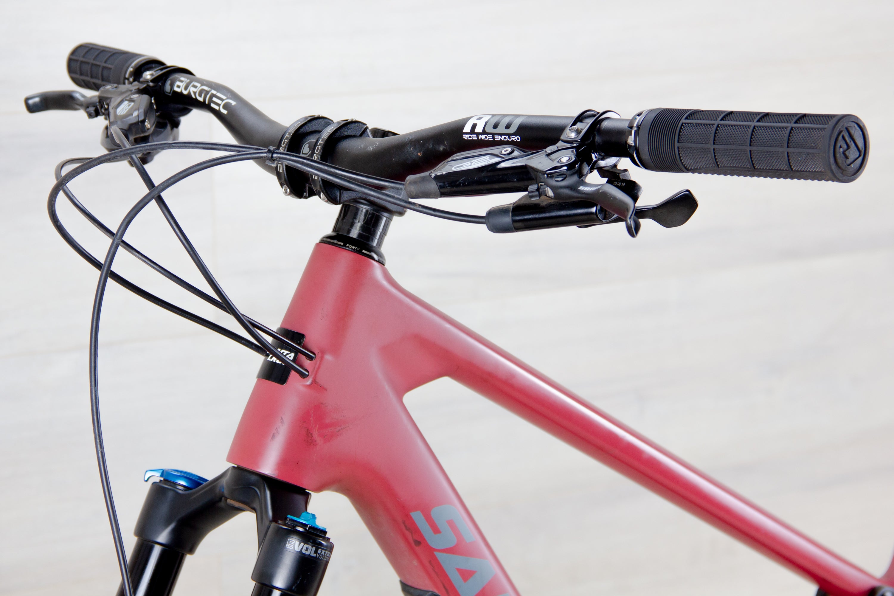 Santa Cruz 5010 C - 2021, Large