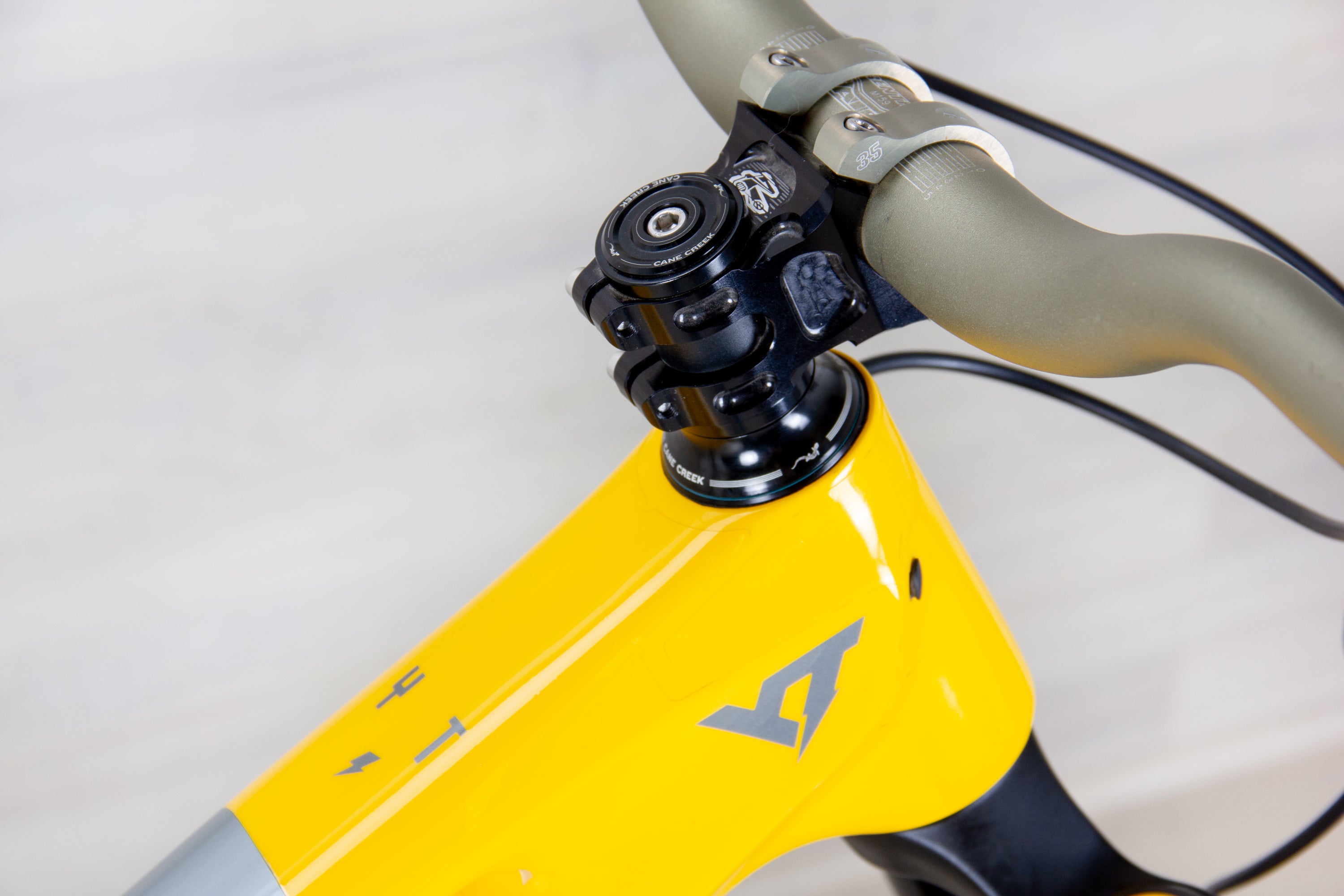 YT Capra MX Uncaged 11 CF - 2024, Medium