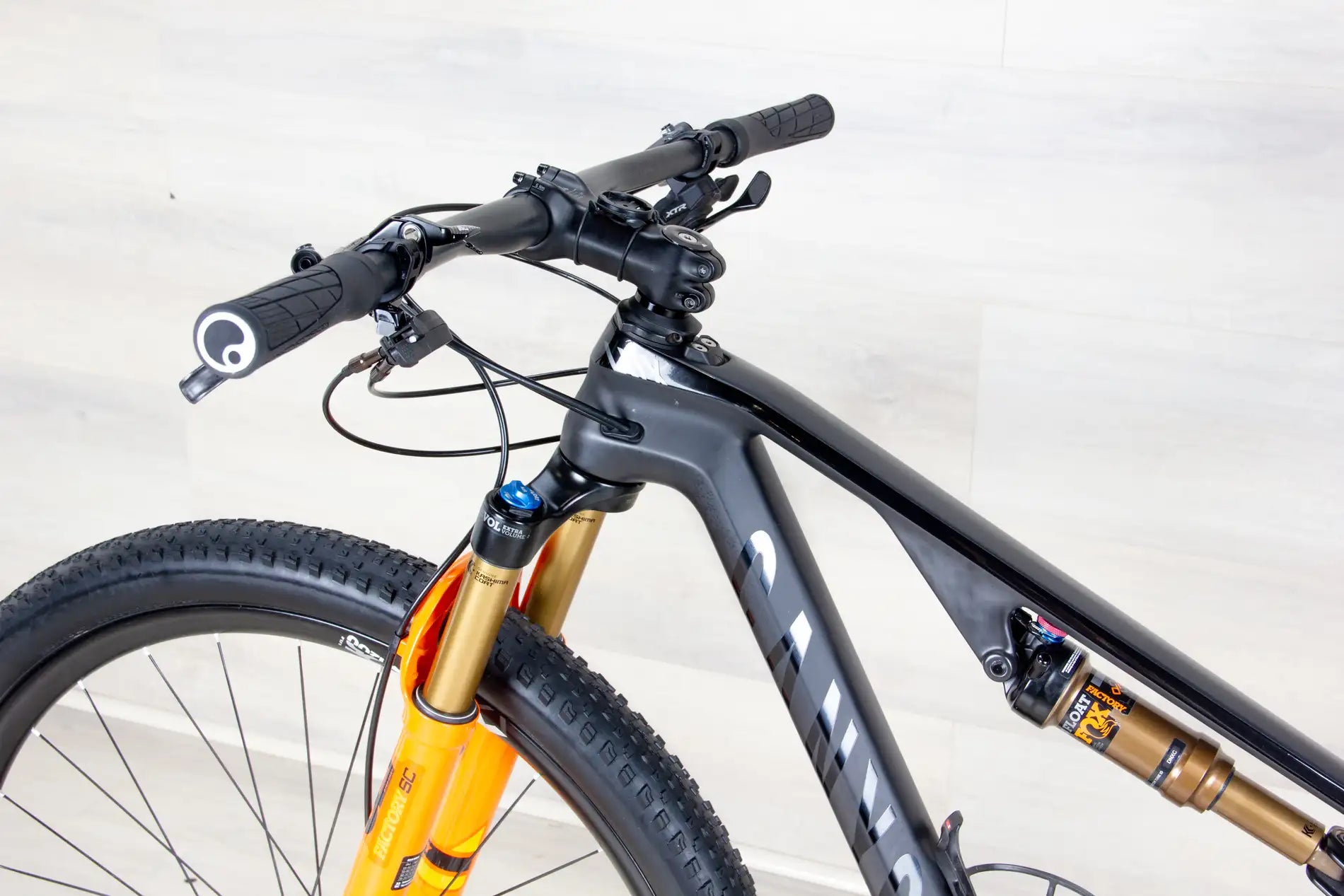 Canyon Lux CF SLX - 2021, Small