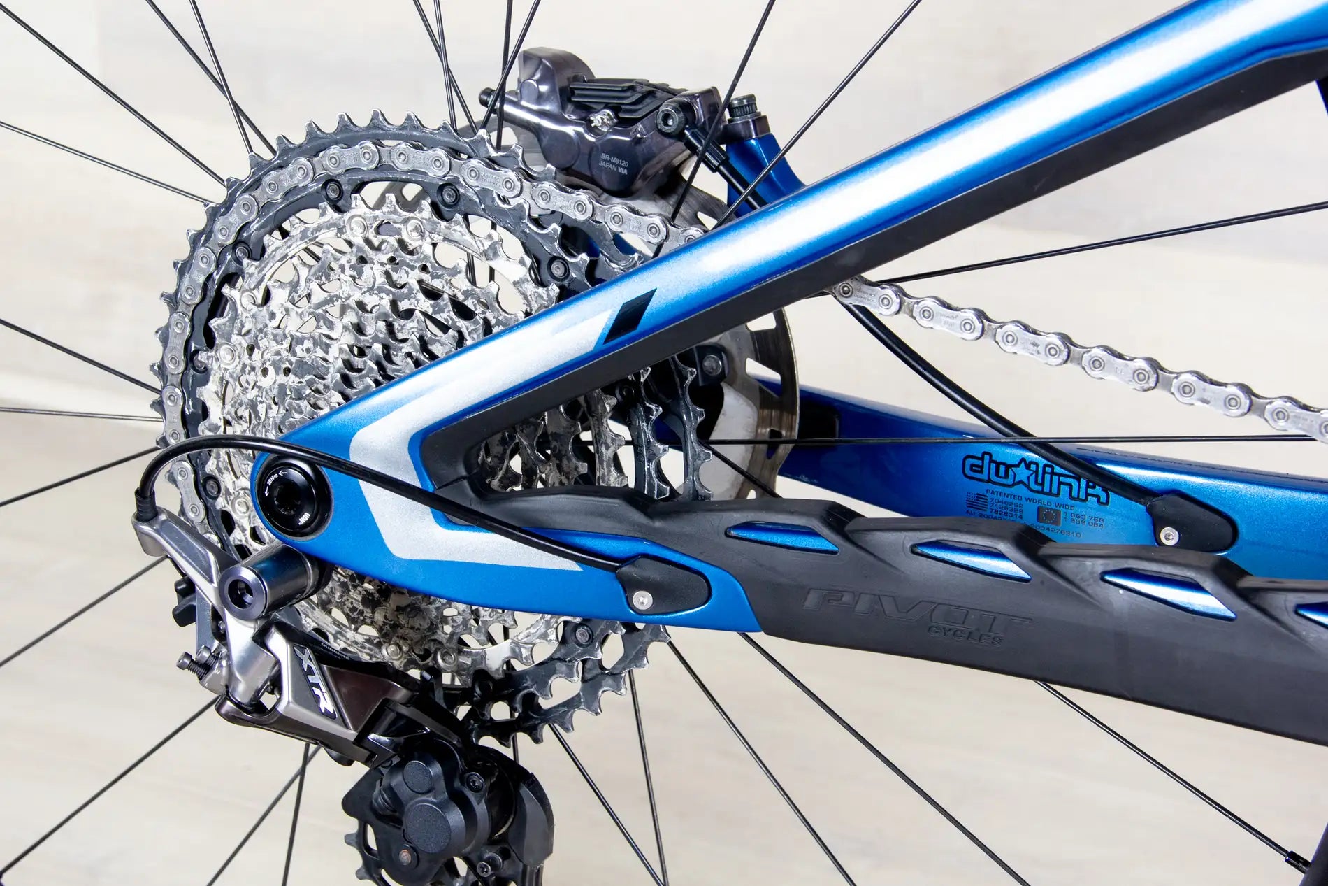 Pivot Switchblade Pro - 2024, Large