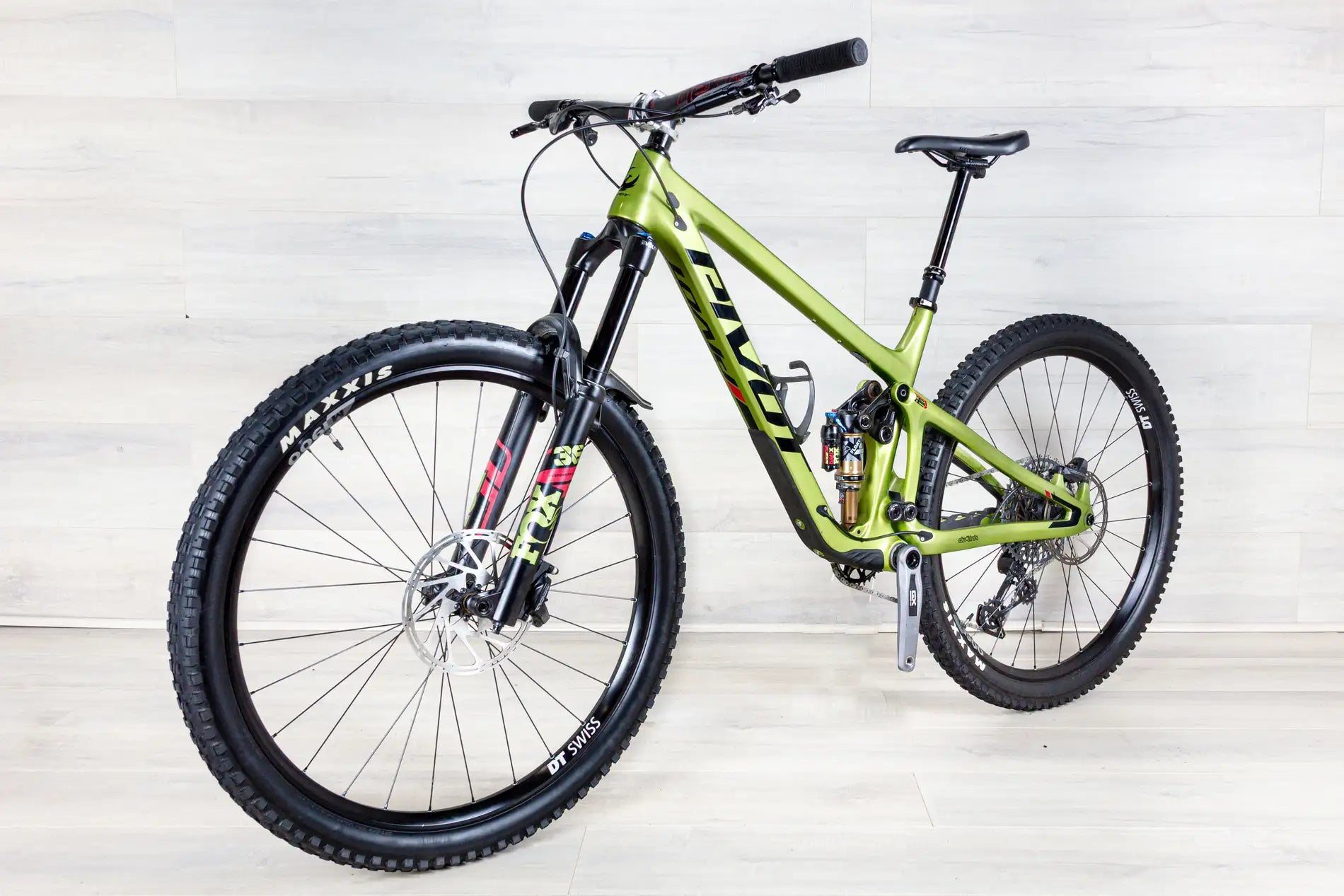 Pivot Switchblade - 2023, Large