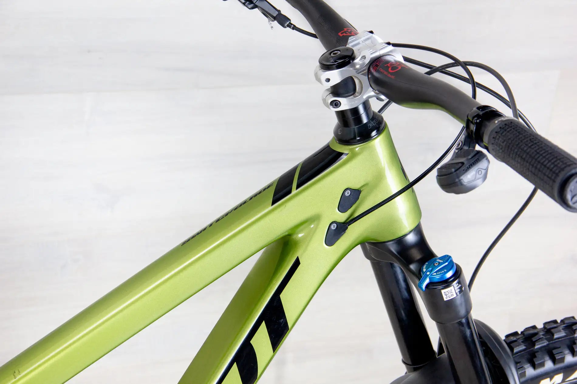Pivot Switchblade - 2023, Large