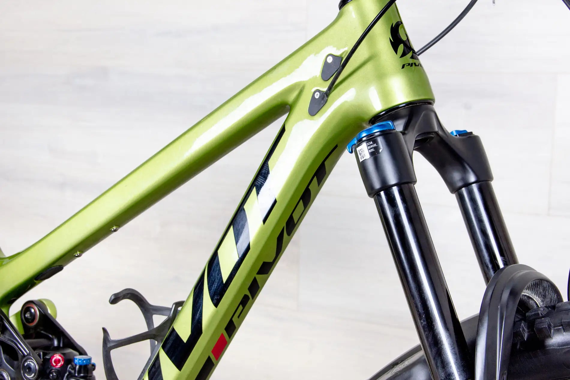 Pivot Switchblade - 2023, Large