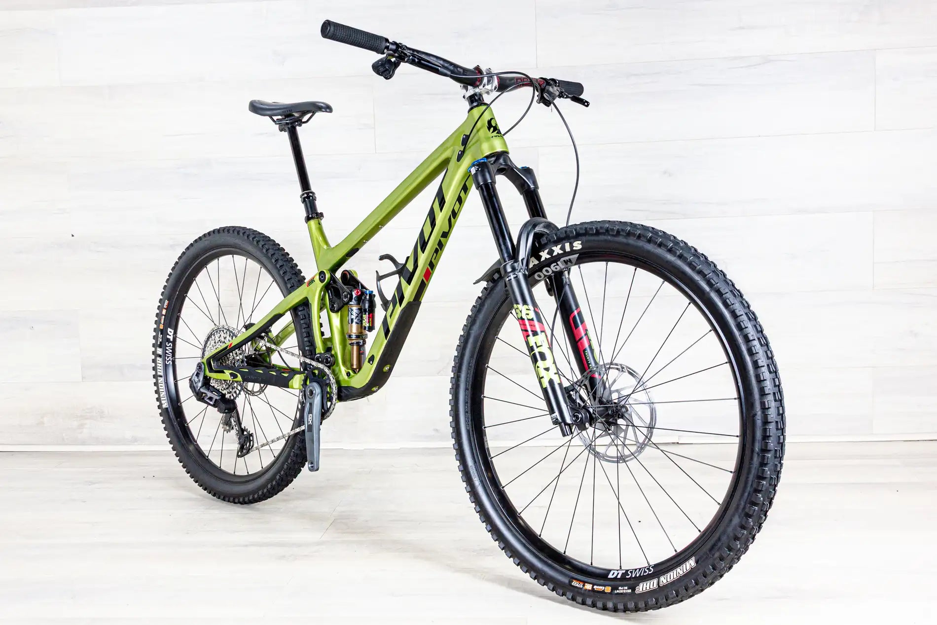 Pivot Switchblade - 2023, Large