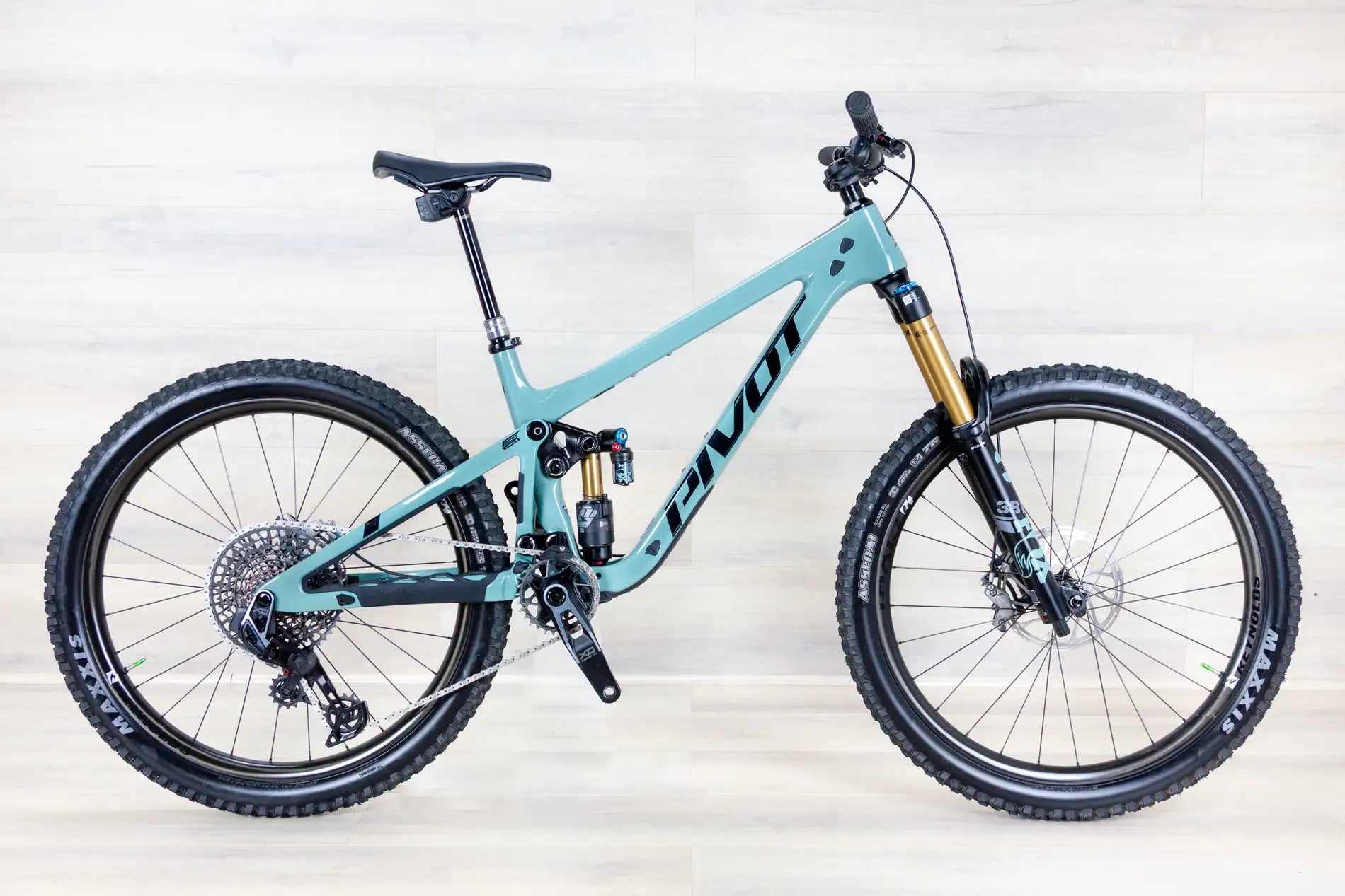 Pivot Mach 6 PRO - 2025, Medium