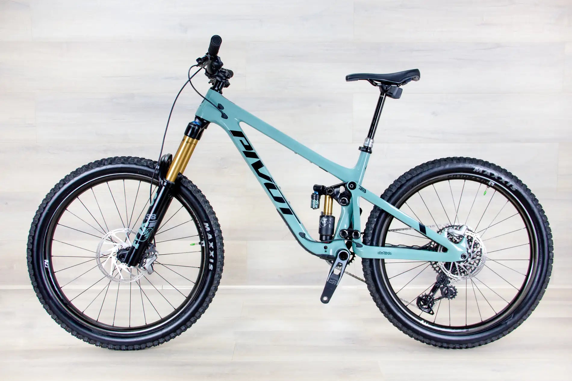 Pivot Mach 6 PRO - 2025, Medium