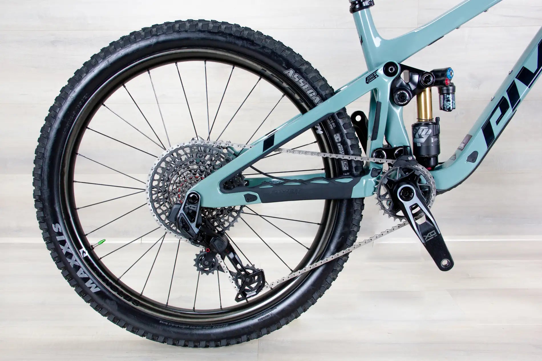 Pivot Mach 6 PRO - 2025, Medium