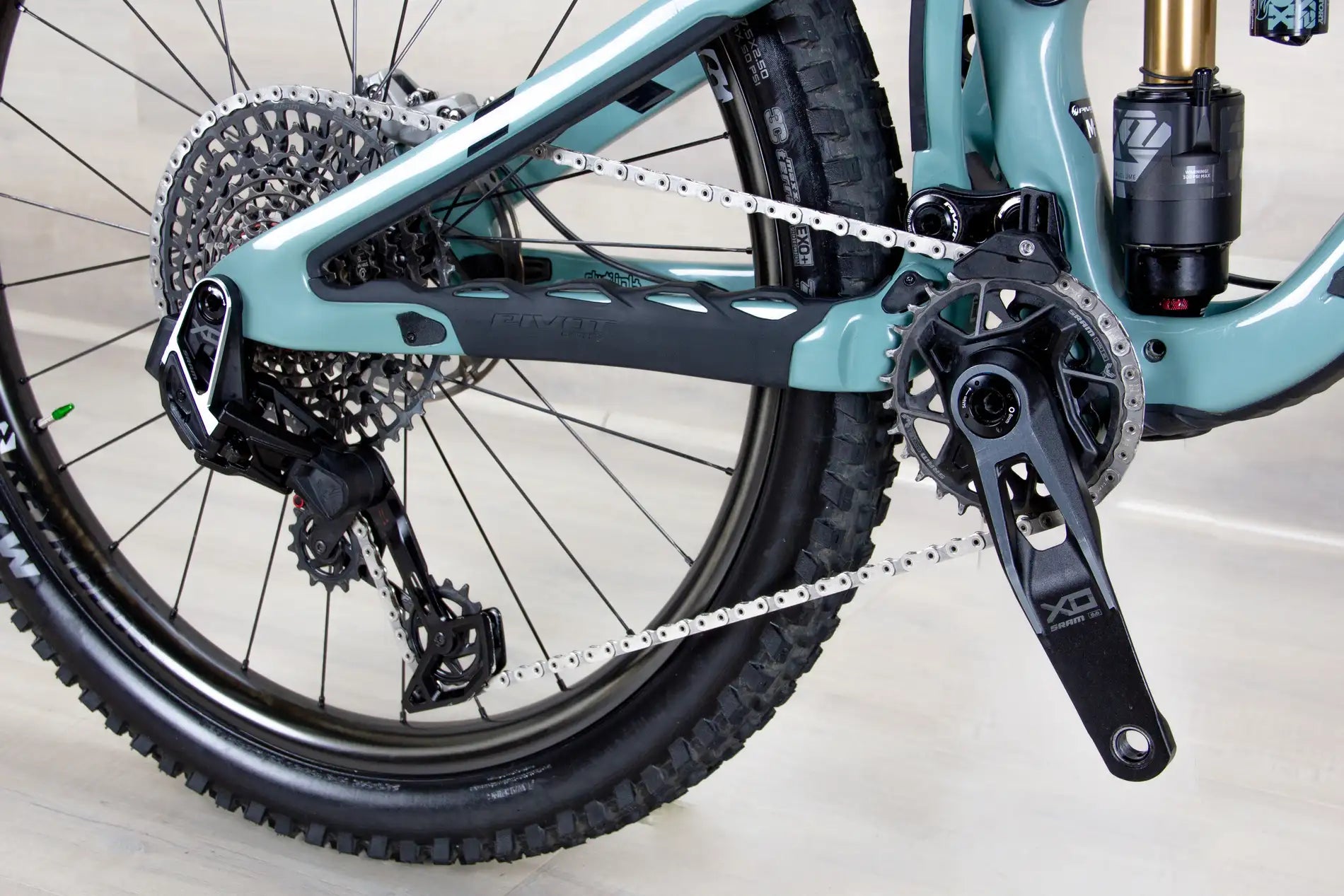 Pivot Mach 6 PRO - 2025, Medium