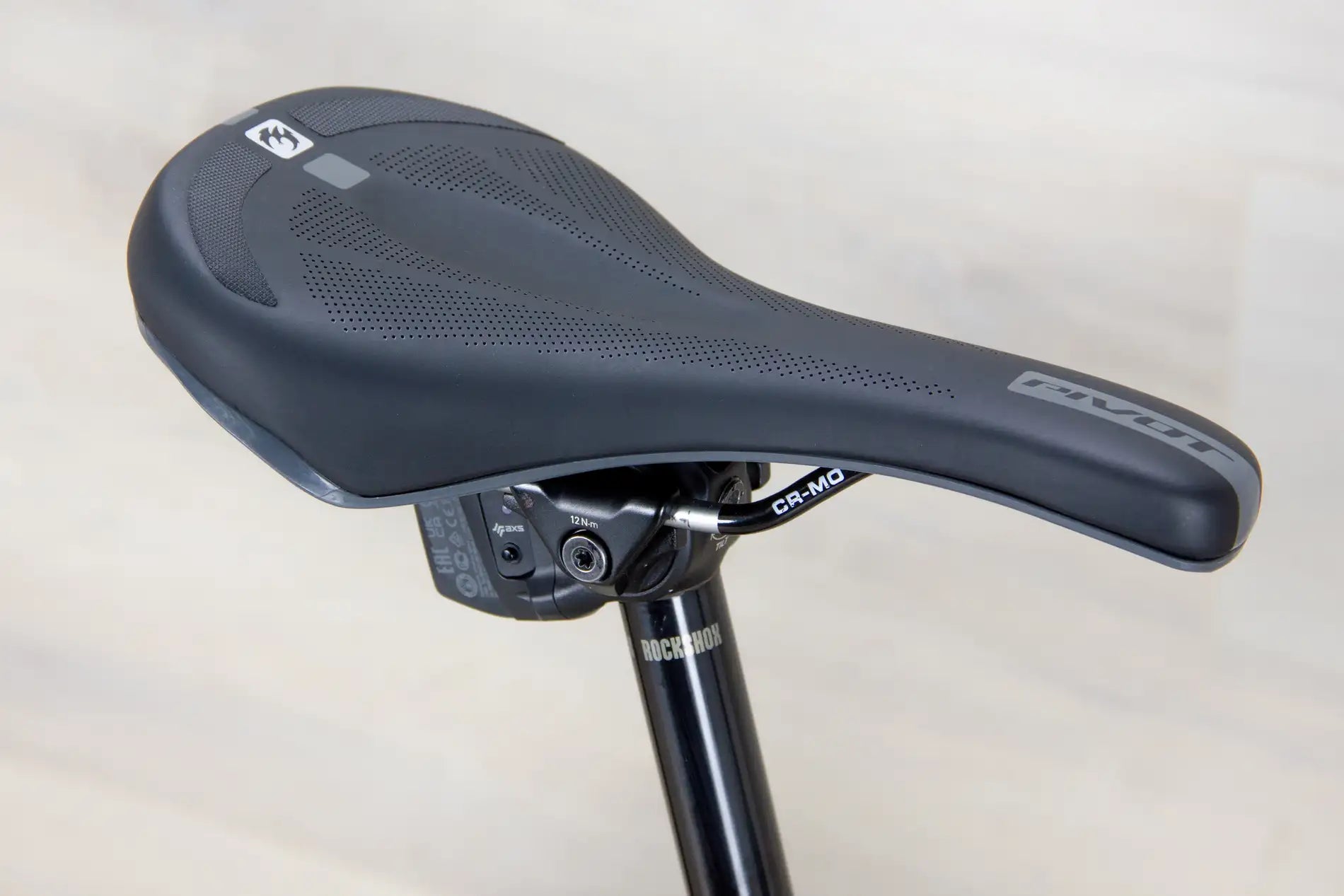 Pivot Mach 6 PRO - 2025, Medium