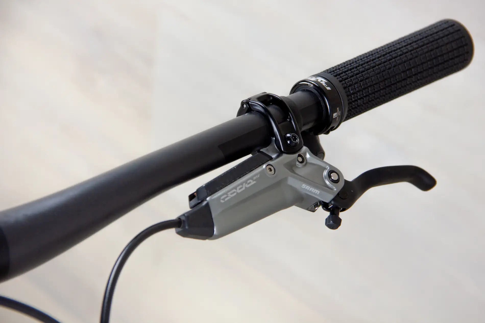 Pivot Mach 6 PRO - 2025, Medium