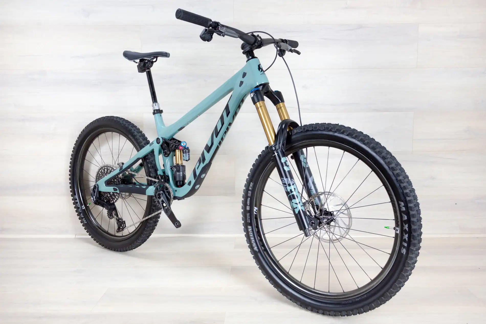 Pivot Mach 6 PRO - 2025, Medium