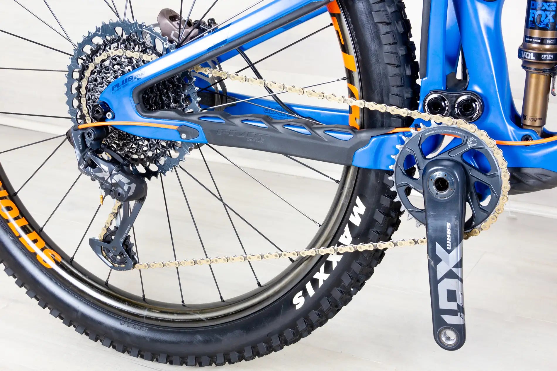 Pivot Switchblade V2 - 2021, Medium