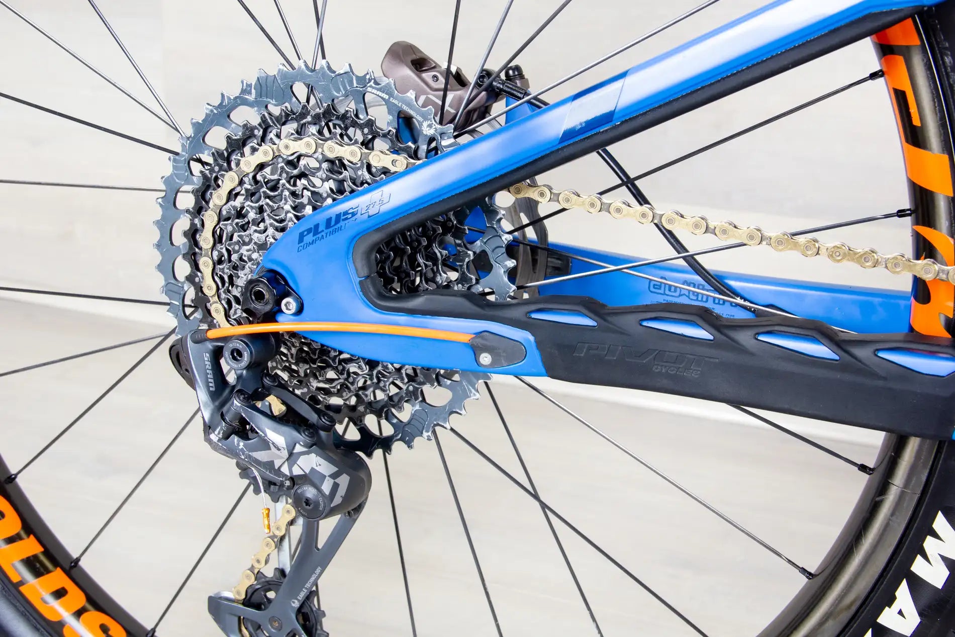 Pivot Switchblade V2 - 2021, Medium