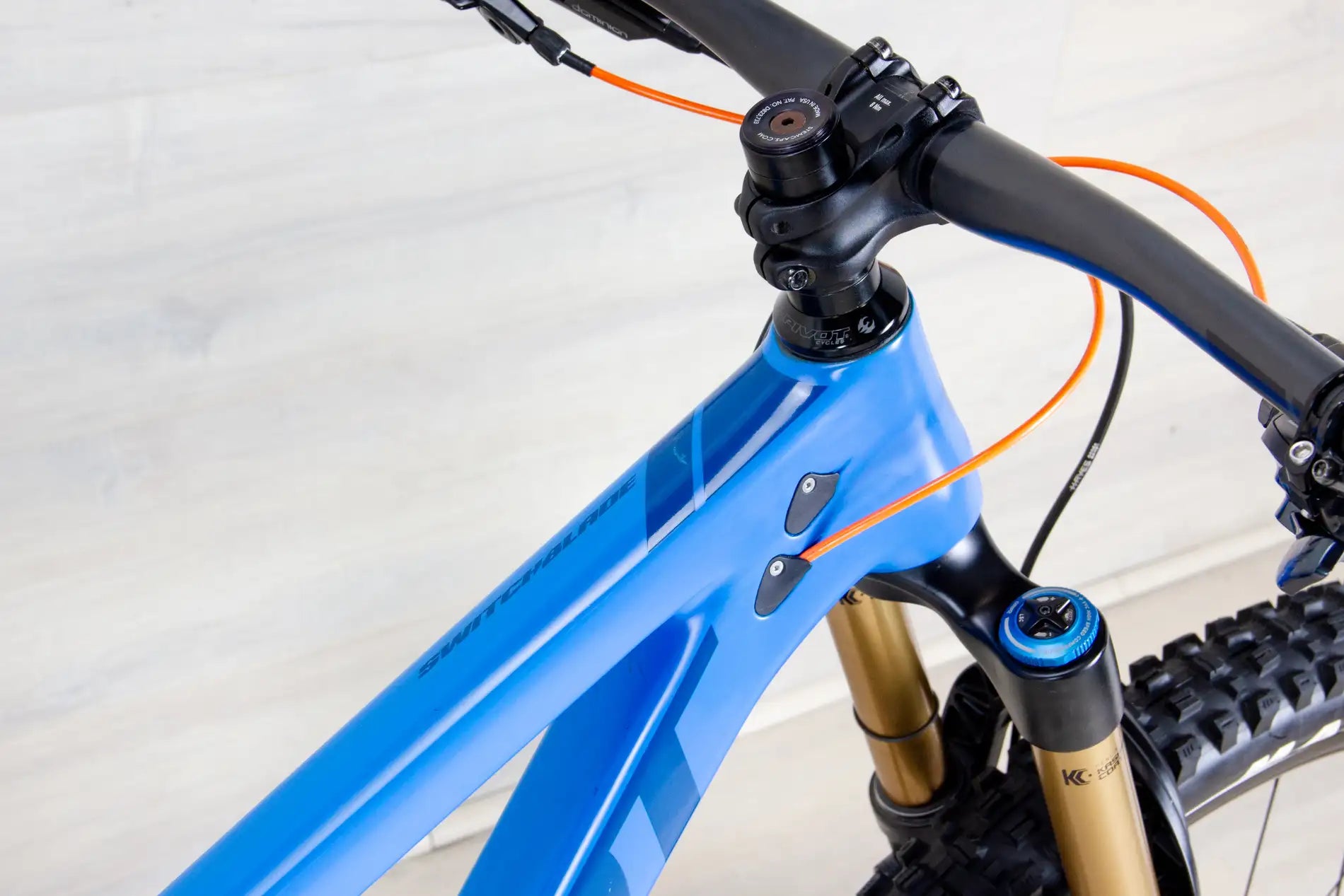 Pivot Switchblade V2 - 2021, Medium