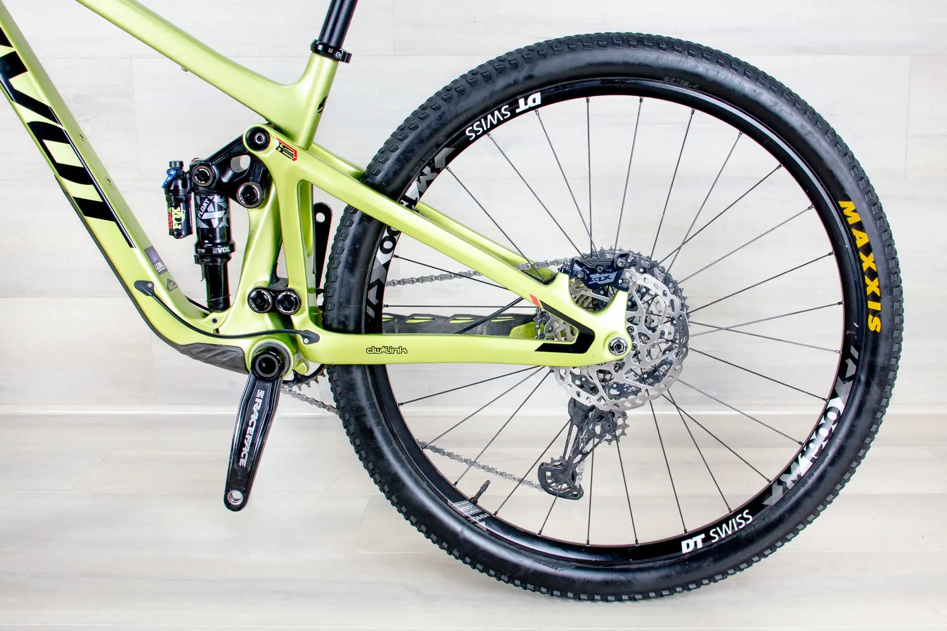 Pivot Switchblade Race - 2022, Medium