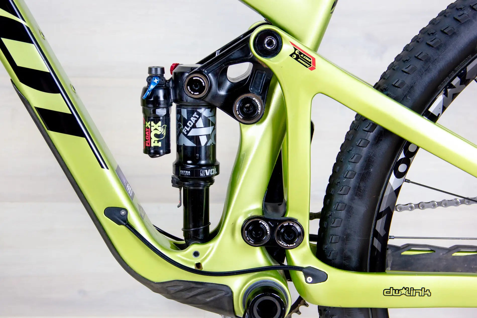 Pivot Switchblade Race - 2022, Medium