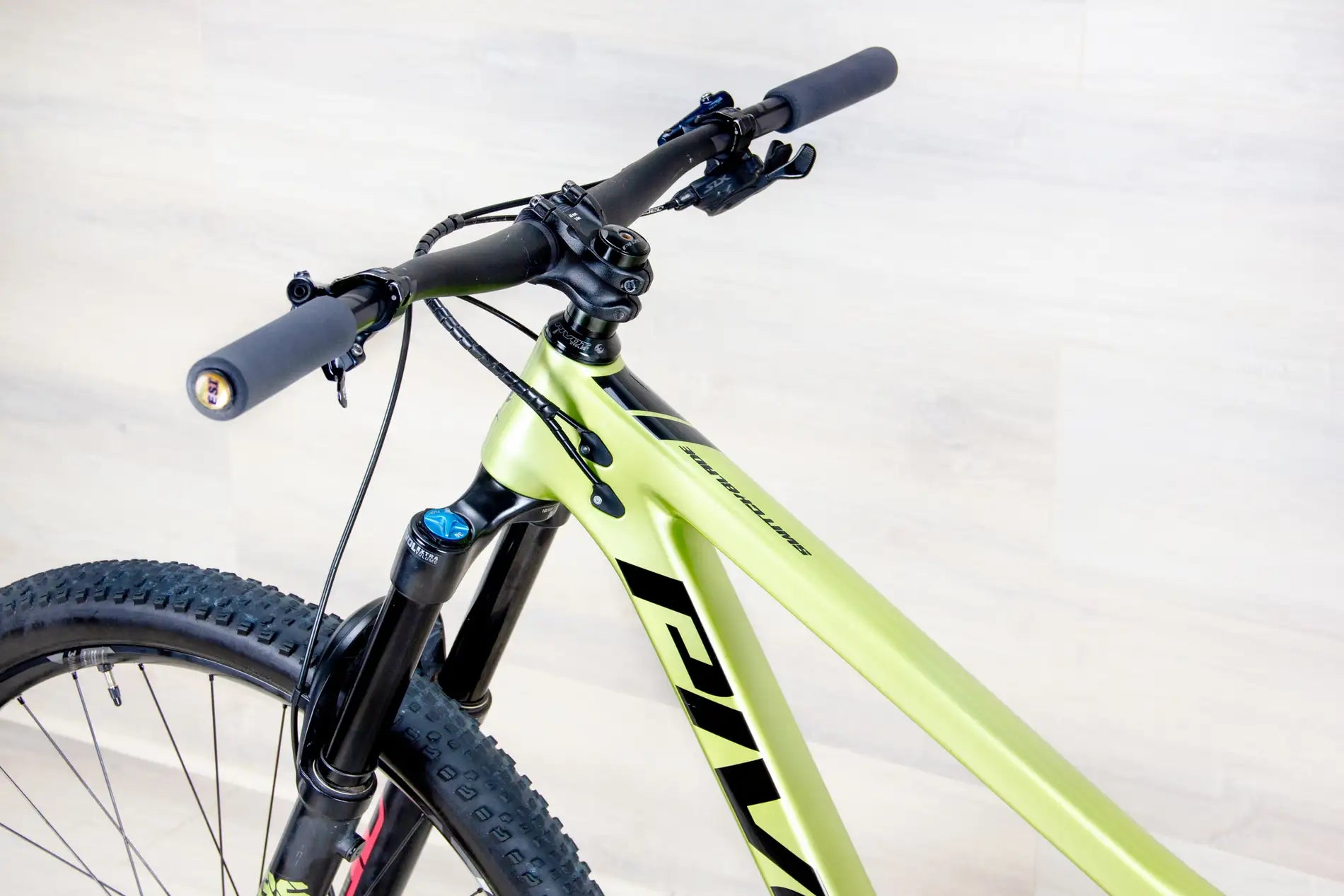 Pivot Switchblade Race - 2022, Medium