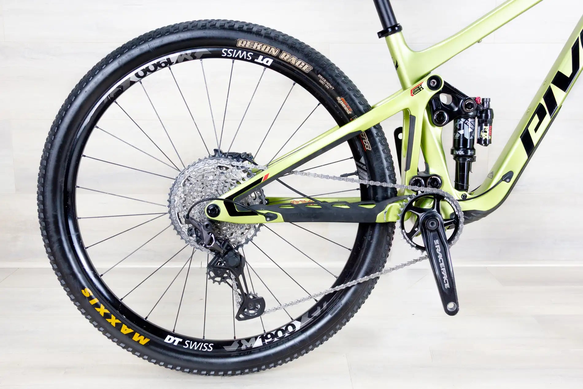 Pivot Switchblade Race - 2022, Medium