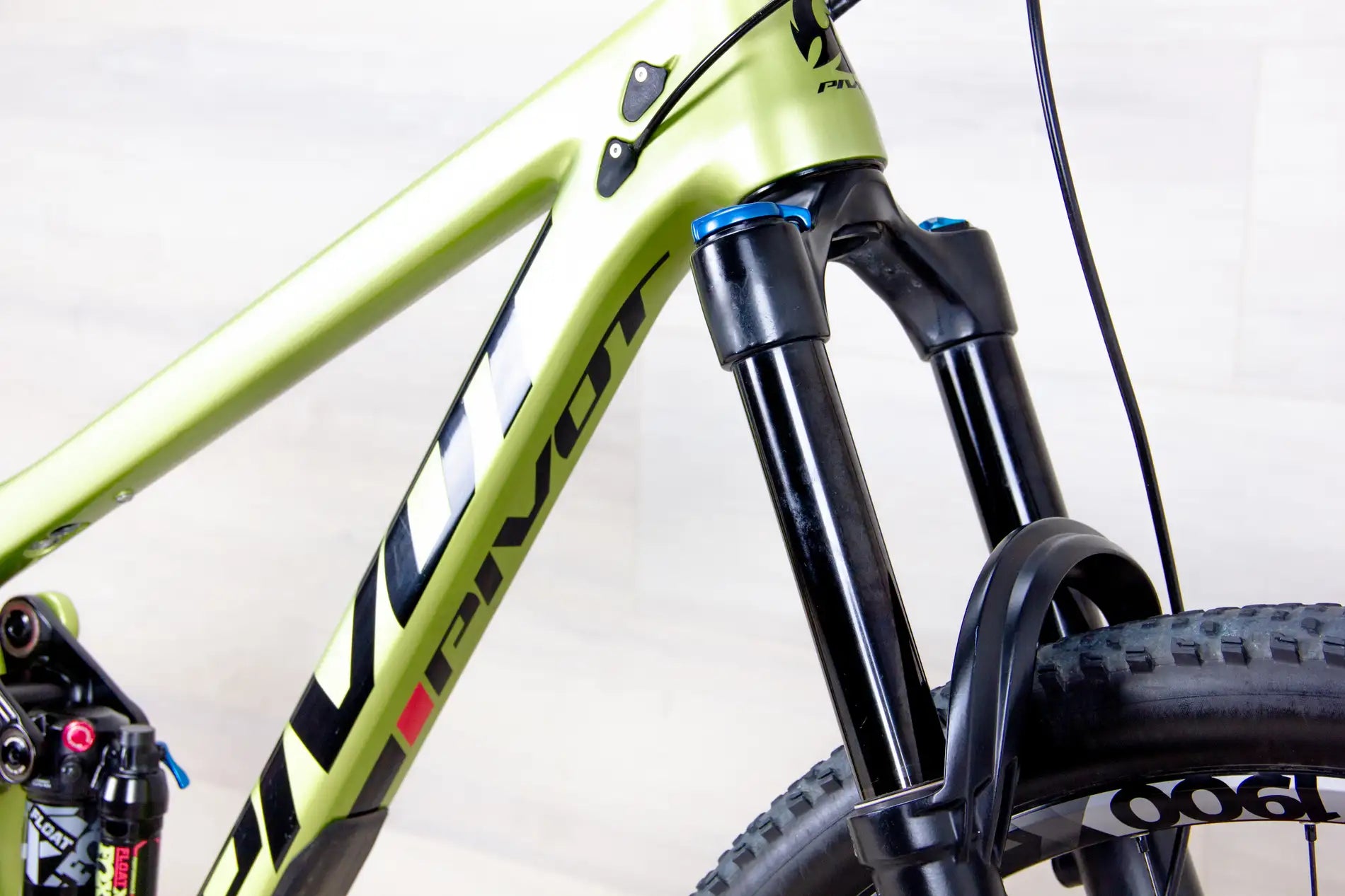 Pivot Switchblade Race - 2022, Medium