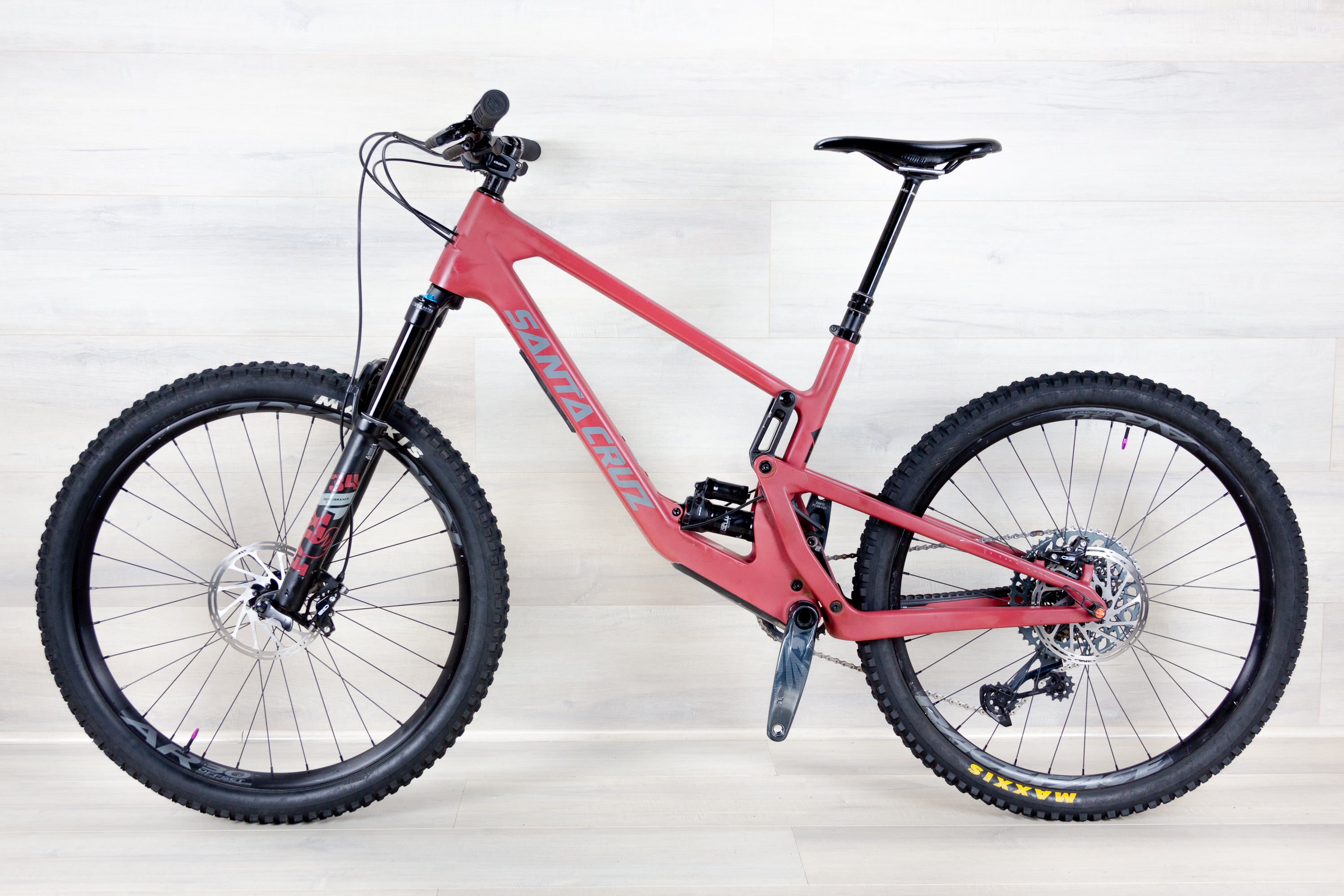 Santa Cruz 5010 C - 2021, Large