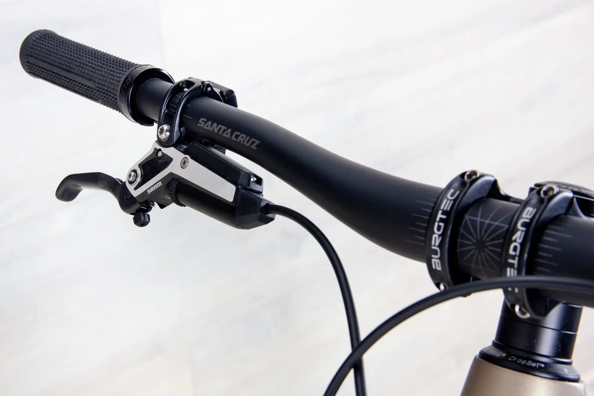 Santa Cruz 5010 CC - 2025, Small