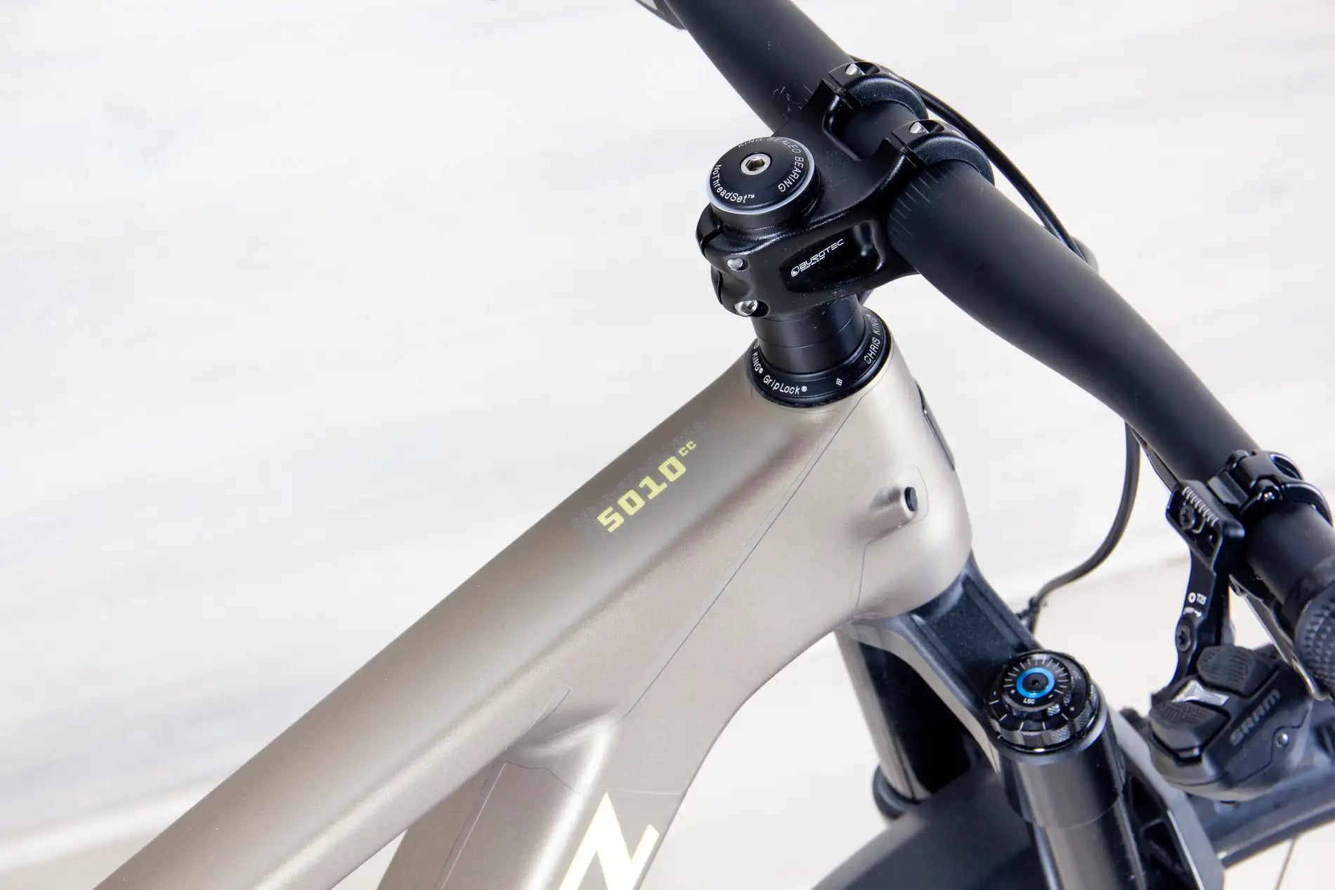 Santa Cruz 5010 CC - 2025, Small