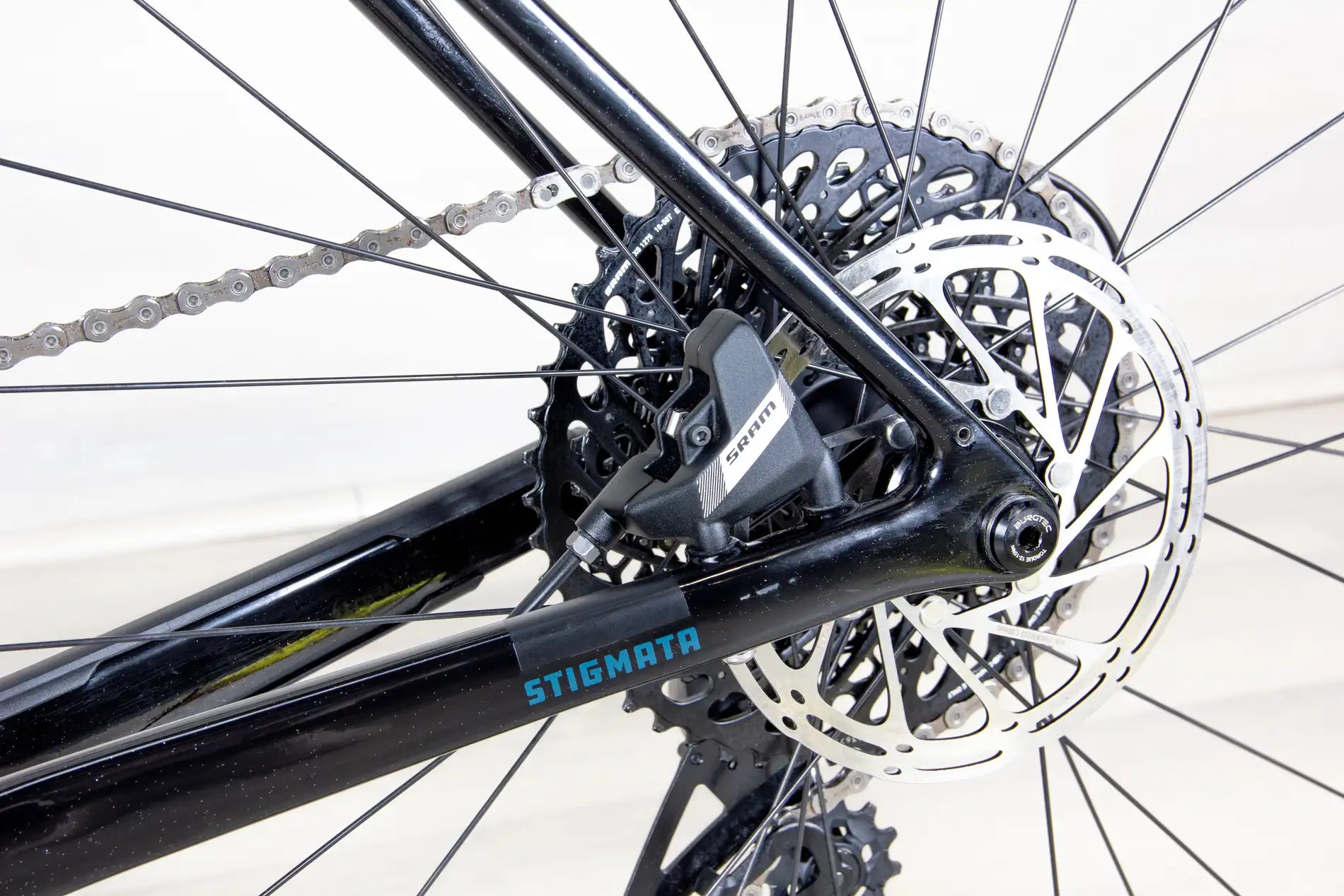 Santa Cruz Stigmata 4 CC - 2025, Large