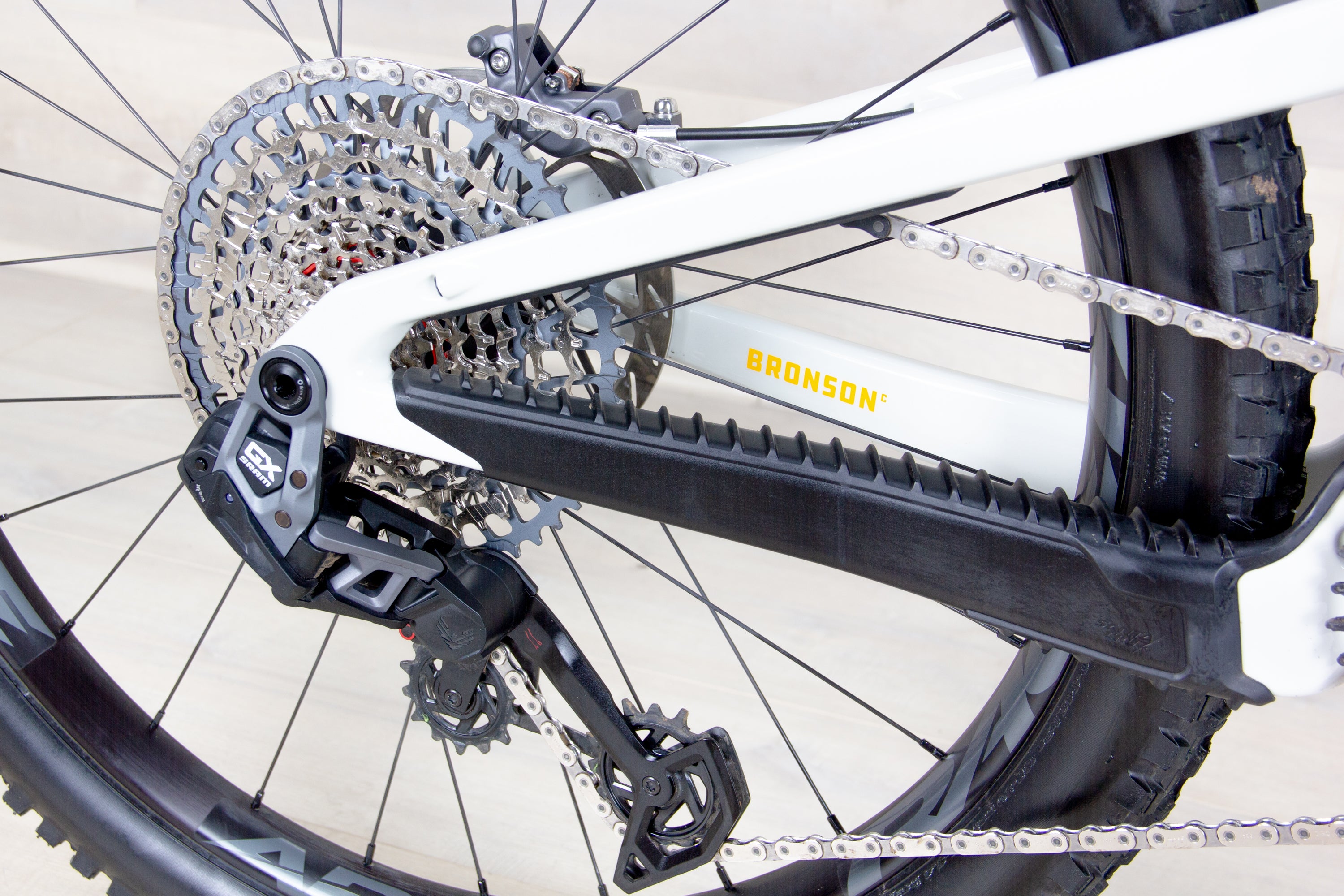 Santa Cruz Bronson C - 2024-25, Large