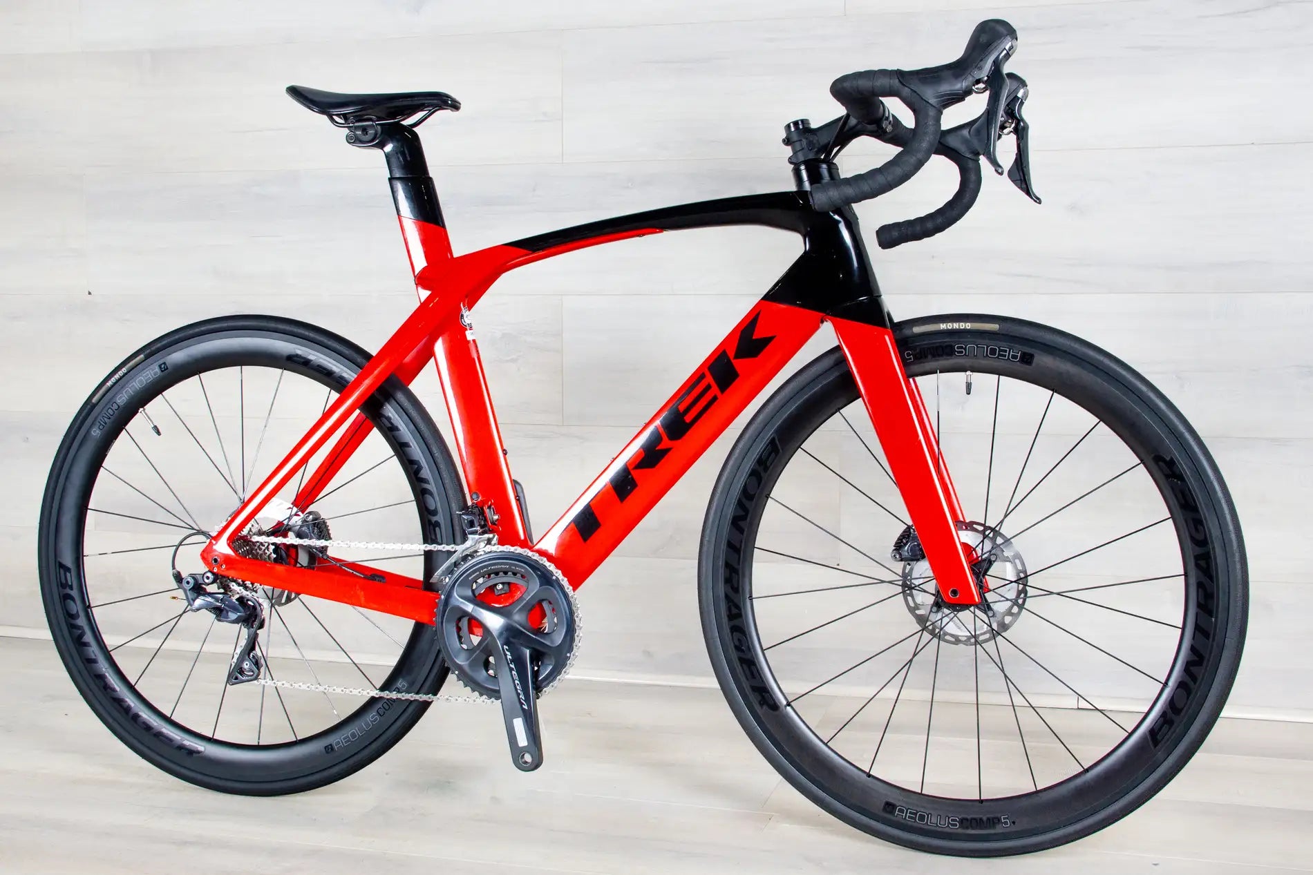 Trek Madone SL 6 Performance Road Bike 2022 Sizes: 56cm, Colours: Vipe